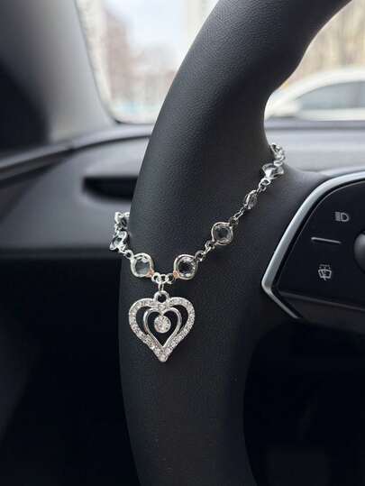 1pc Shiny Heart-Shaped Steering Wheel Hanging Decor, Alloy Material, Silver Heart Car Steering Wheel Decoration Chain, Exquisite Car Interior Hanging Ornament, Women's Car Decor, Gift For Drivers