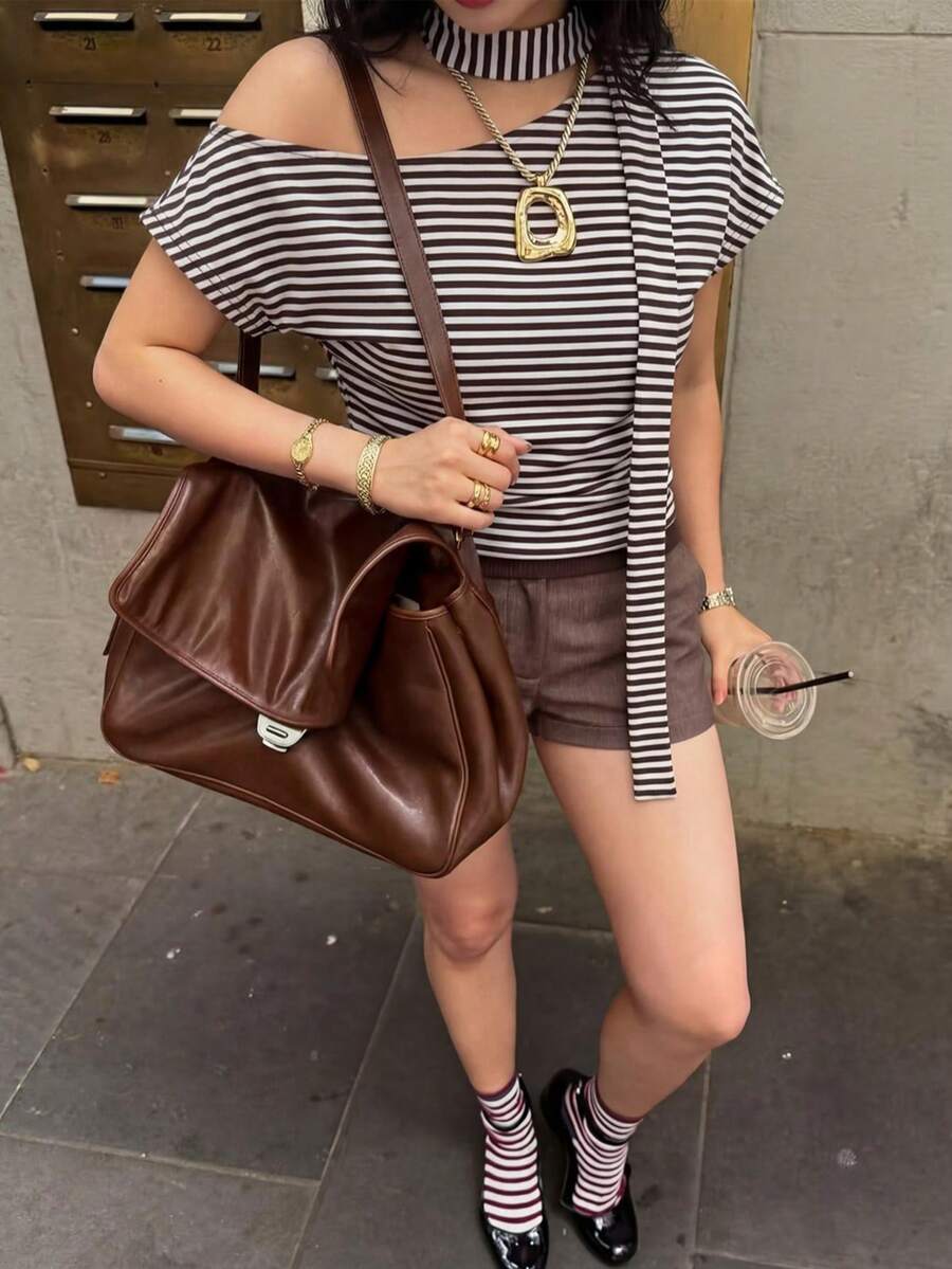 Nueva blusa de verano de hombros descubiertos a rayas para mujer, diseño sexy de atar al cuello, camiseta corta de ajuste ceñido con hombros oblicuos - Marrón - Ver 1