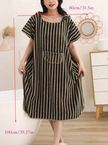 1 chiếc áo choàng tắm nữ kẻ sọc mềm mại, thấm hút tốt, có mũ trùm đầu, không tay, dáng rộng, thoải mái, có thể mặc như áo choàng poncho khi tắm, lướt sóng, đi biển và các hoạt động ngoài trời. - Màu xanh lá cây đậm - Xem 7