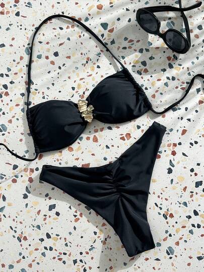 Bộ bikini hai mảnh gợi cảm màu trơn trang trí kim loại dành cho nữ, thích hợp cho kỳ nghỉ biển, năm 2026.