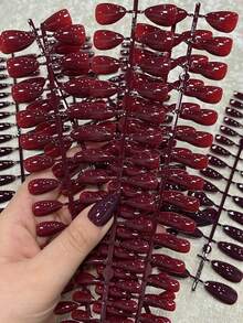 150片杏仁形酒紅色穿戴式美甲貼片，極簡法式美甲設計，完美貼合長杏仁形壓克力假指甲套組，包含：1瓶凝膠指甲油與1個指甲锉 - 酒紅色 - 查看 8