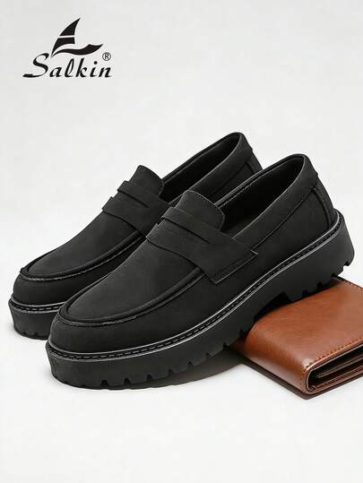 新款男士休闲运动鞋，纯色设计，价格实惠，品牌质感强，柔软舒适，透气轻便，不刺激皮肤，适合日常通勤，防滑耐穿，时尚百搭，适合毕业典礼、校园风、商务、办公、派对、婚礼等各种场合，全年皆宜。建议选购大一码。