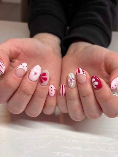 24pcs Short Round Press On Fake Nails Red And Pink ​Short Nail Polka Dot And Flowers Fake Nails Women Spring Nails