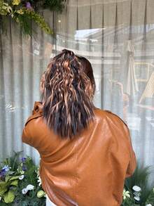 WaveTrip Ss Style Inspo 女士度假穿搭夏季穿搭 24 英寸渐变波浪爪形马尾夹式耐热合成假发，适合女性、女孩、派对和日常使用 - 挑染棕色 - 查看 11