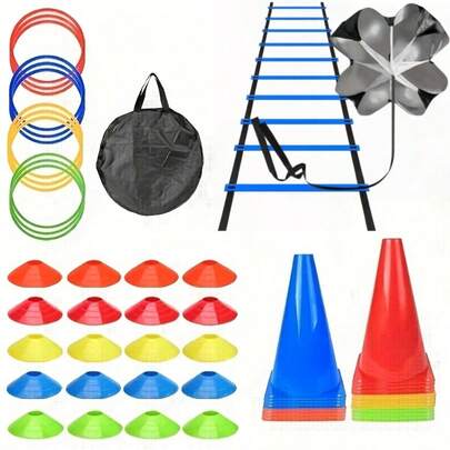 户外蓝色敏捷梯套装：包含足球训练器材——速度梯、锥形路标和便携包，适用于足球体能训练