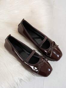 新款深棕色漆皮芭蕾舞鞋，方头蝴蝶结装饰平底鞋，软底百搭乐福鞋，宽楦加大码女鞋 - 棕色 - 查看 6
