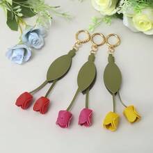 Llavero de flor de tulipán de cuero PU - Lindo accesorio de bolso con forma de flor, accesorio estético minimalista para mujeres y niñas, accesorios de bolso, regalos para maestros, accesorios rojos, regalos de festival, graduación, regalos de apreciación a maestros, regalos de cumpleaños, regalos para madres, regalos del Día de la Madre - Rojo - Ver 4
