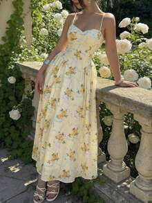 Perirose Đầm dài ngang gối thanh lịch màu vàng kem in hoa hồng, cổ tim, dây đeo vai, thích hợp cho kỳ nghỉ lãng mạn của nữ. - Vàng nhạt - Xem 1