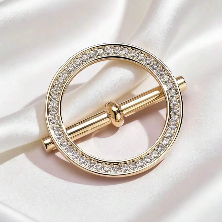 1pc Rhinestone Scarf Clip - Adjustable Hollow Metal Clasp, Suitable For Shirts, Shawls And Clothing Corners, Elegant French Style Fashion Accessory For Women, High-End Exquisite Design, Multi-Functional Durable Clip, Fashion Wardrobe Essential, Delicate Neck Clip, High-Quality Open And Close Buckle, Multi-Purpose Matching, Wardrobe Organization Essential