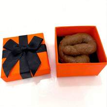 Caja de regalo sorpresa - Una broma y un regalo para fiestas, incluye una caja con un diseño hermoso y un juguete realista con forma de excremento, adecuado para el Día de los Inocentes o el Día de San Valentín - Multicolor - Ver 8