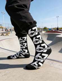 Fun Number 67 Stem Socks Men And Women The Same Six Seven Joke Design (67) Gender-Neutral Casual Socks Suitable For Parties And Daily Wear Can Be Hand-Washed Humorous Gifts Creative 67 Phobia Lovers Funny Accessories - 彩色 - 查看 19
