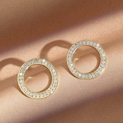 2只极简镂空圆形耳环，铜材质，可选金色、玫瑰金、银色，镶嵌锆石，优雅配饰，适合年轻女性日常佩戴，是送给女朋友的百搭礼物。