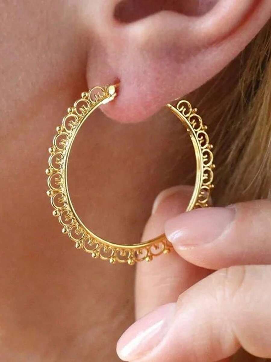 1Pair Exquisite Elegant Golden Love Shape Earrings For Women Fashion Retro Versatile Daily Wear & Parties Ear Jewelry Accessories - Earring - View 1