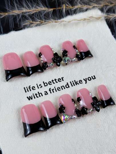 10片高端轻奢赫本风格手工绘制三维图案，镶嵌闪耀钻石的手工假指甲，适合日常办公、姐妹聚会、下午茶和情人节活动时佩戴。