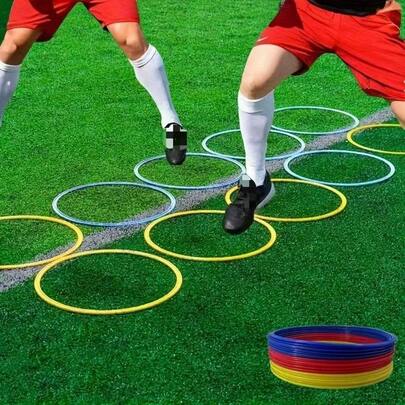 敏捷圈健身训练器材，适用于敏捷性训练、踏板训练和网格游戏练习，可提高速度。采用耐用塑料材质，保持圆形并提供轻微阻力，是脚步练习、速度梯训练和快速变向的理想选择。采用颜色编码设计，便于针对性训练，适用于足球、篮球和田径等运动项目的运动员。