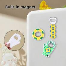 一套足球主题磁性开瓶器 - 足球、叠球、守门员手套、球员接球设计 - 强磁铁硅胶和不锈钢材质 - 适用于厨房、酒吧、冰箱、派对和礼品 - 查看 6