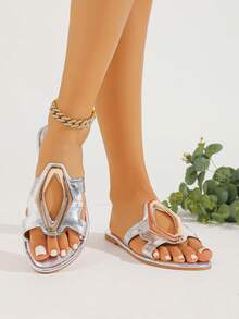 Sandales plates pour femmes, tongs d'été de mode à la plage, glissières argentées avec boucle métallique stylée, tongs surdimensionnées polyvalentes, convenant aux robes, chaussures de style bohème pour dames - Argent - Voir 3
