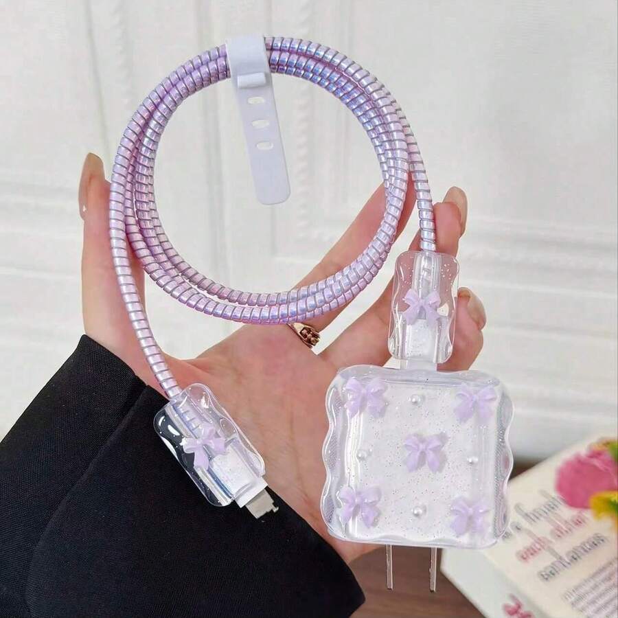 5件套紫色蝴蝶结白色珍珠设计充电配件套装（20W/18W），包括充电线保护套、充电器头保护套、兼容充电线保护套、充电器配件、手机配件