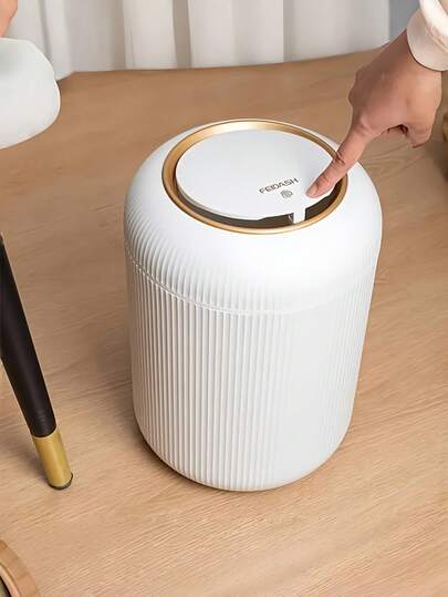 Thùng rác phòng tắm sọc 9.5L với nắp viền vàng – Chống mùi, chống thấm nước, màu trắng trang nhã, phù hợp cho nhà vệ sinh, phòng tắm và phòng ngủ, dung tích lớn, bề mặt nhẵn mịn và dễ vệ sinh.