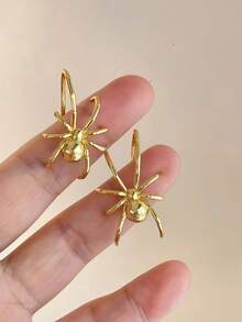 1Pair Gold Tone Realistic Spider Stud Earrings, Punk Gothic Charm Earrings For Teen Girls Boys, Halloween Birthday Holiday Gift Accessory - Simulated Spider Ear Hook - View 2