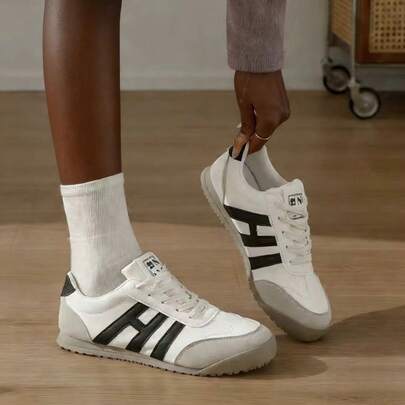 复古德式女士休闲鞋，轻便透气橡胶防滑鞋底，四季皆宜，通勤休闲皆可穿着