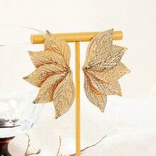 Sophisticated Luxury Earrings With An Exaggerated Leaf Texture For Women, Modern And Versatile, Elegant Flower Earrings. - 金色 - 查看 1