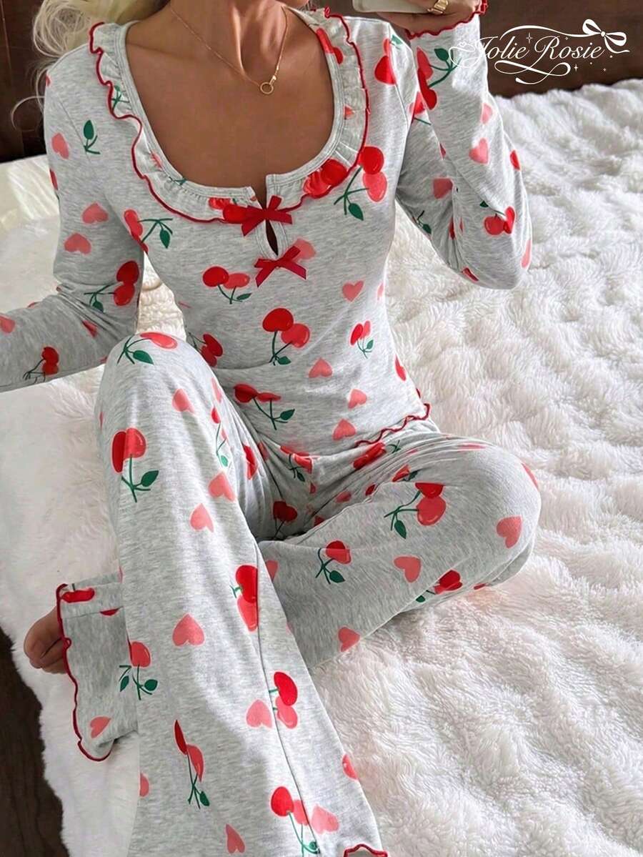 Bộ đồ mặc nhà 2 món dành cho nữ, kiểu dáng thường ngày, in họa tiết quả anh đào, viền bèo nhún, tay dài, cổ vuông, thích hợp cho mùa thu.