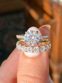 一套三枚优雅迷人的戒指，镶嵌立方氧化锆的时尚戒指，适合婚礼、派对等场合佩戴。 - 戒指套裝 - 查看 5