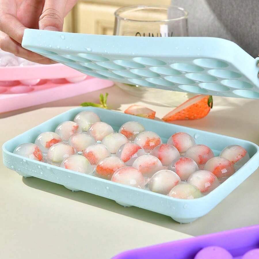 1个托盘，有25孔硅胶款和33孔塑料款可选。耐低温，经久耐用。适用于制作冰块、布丁和巧克力。可用于家庭、酒吧、户外露营、夏季派对等场合。易脱模托盘；巧克力模具；冰块、冰球；托盘；模具；新年；家居装饰；厨房；个性化礼品