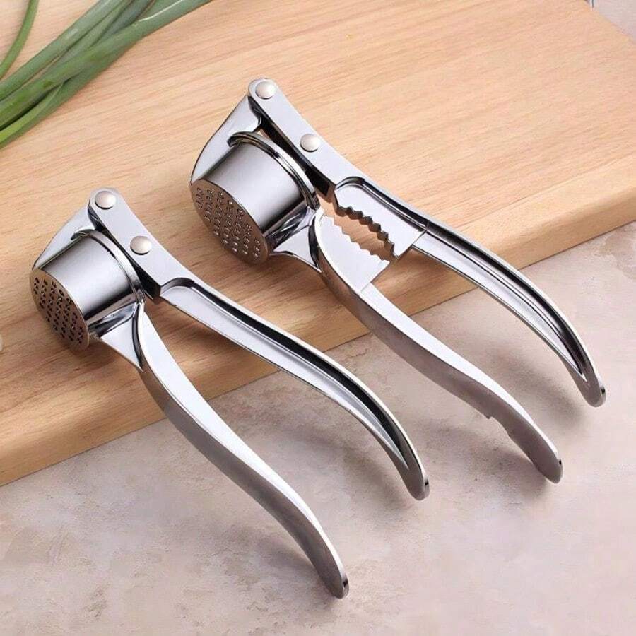 3-In-1 Stainless Steel Manual Garlic Press, Multifunctional Kitchen Garlic Crusher, Garlic Paste Squeezer Tool, Garlic Press, Kitchen Accessory, Functions: Garlic Press + Nutcracker + Bottle Opener, Compact Garlic And Ginger Grinder