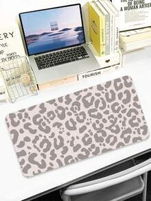 One Piece灰色豹纹PU皮革鼠标垫，笔记本电脑桌垫，防滑，可水洗，防污，适合情侣/学生/办公室/学习空间，生日礼物，毕业礼物。 - 查看 6