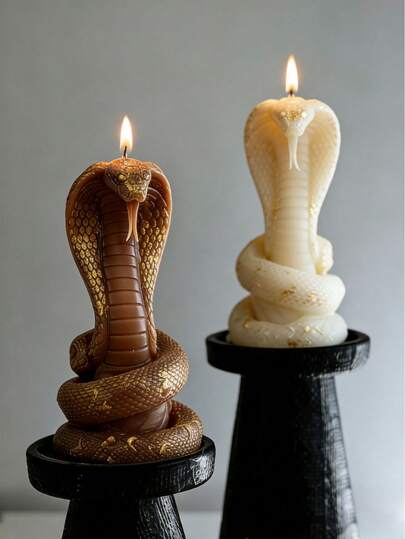 3D蛇形硅胶蜡烛模具，哥特复古风格。采用柔软的硅胶材质，易于拆卸和清洗，可重复用于制作蜡烛、石膏、树脂工艺品。精致的纹理完美复刻蛇鳞和直立姿态，适合暗黑学院风装饰。是DIY爱好者、哥特迷和神秘学爱好者的理想之选。可用于家居置物架展示、桌面氛围营造，或制作创意礼品，为手工制品增添神秘高端的气息。