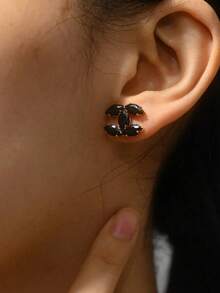 18K镀金双C珍珠吊坠耳环，优雅可爱，适合日常佩戴及各种场合。 - 黑色 - 查看 6