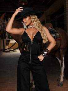 Cowboy Rodeo Set: Wide Leg Pants And Cropped Top With Fringe And Buckle. (Keywords: Cowboy Set, Rodeo Set, Festival Set, Western Set, Brown Set, Two-Piece Set, Women's Set, Pants And Top Set, Wide Leg Set, Palazzo Set, Set With Fringe, Set With Buckle, Cropped Set, High Waist Set, Fitted Set, Shaping Set, Elegant Set, Sophisticated Set, Modern Set, Stylish Set, Luxury Set, Glamour Set, Exclusive Set, New Release Set, Premium Set, High Quality Set, Set With Elastane, Comfortable Set, Soft Set, Breathable Set, Versatile Set, Timeless Set, Durable Set, Ready To Ship Set, Slim Fit Set, Quality Set, Detailed Set, Urban Set, Streetwear Set, Night Set, Party Set, Show Set, Arena Set, Cowgirl Set, Summer Set, Winter Set, Autumn Set, Spring Set, Earth Tones Set, Country Formal Set) - Negro - Ver 2