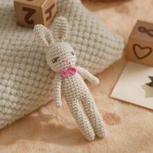 1个手工编织兔子摇铃 - 柔软毛绒兔子环形玩具，适合婴儿，混色面料，易于抓握，吸引宝宝注意力，发出舒缓的摇铃声，适合婴儿房装饰，促进认知发展，适合作为复活节、圣诞节、生日和新生儿礼物，也可作为复活节篮子填充物。 - 彩色 - 查看 9