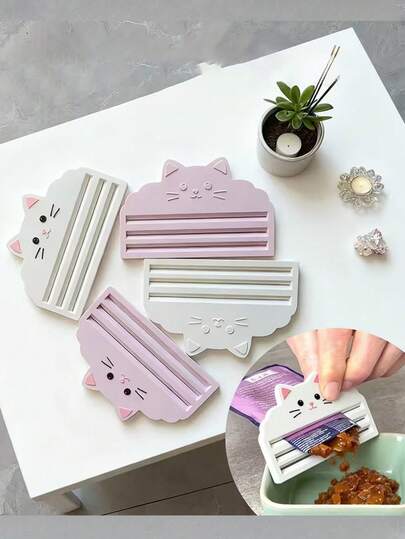 Dụng cụ ép thức ăn cho mèo đa năng cầm tay, giúp ép thức ăn từ túi một cách hiệu quả, tối đa hóa việc sử dụng thức ăn còn lại, đảm bảo cho ăn sạch sẽ và dễ sử dụng. Dụng cụ này phù hợp với nhiều loại túi thức ăn cho mèo, dễ vệ sinh, dễ sử dụng, thuận tiện cho việc rửa sạch, tránh lãng phí, thích hợp để ép các vật thể có hình dạng khác nhau, một công cụ ép lý tưởng cho nhà bếp gia đình và khi đi du lịch. Một dụng cụ cho ăn thức ăn ướt cho thú cưng dễ thương và thiết thực.
