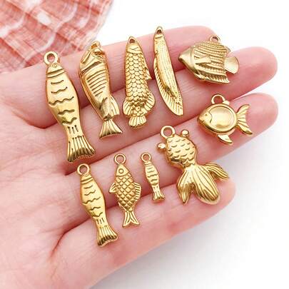 2 piezas Encantos de animales marinos de acero inoxidable Colgante de pez de oro estilo océano verano playa Hawái para hacer pulseras, collares, aretes y joyería DIY