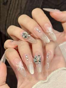 10 Stücke handgefertigte Aufklebe-Nägel, nude-rosa Basis mit Katzenaugen-Glitzer, transparente Schmetterling-Dekoration und große Strass-Steine, weich und elegant, geeignet für Dates, Hochzeiten und andere Anlässe. Die Kombination aus großen und kleinen Strass-Steinen verleiht ein luxuriöses Gefühl, die nude-rosa Basis ist für den täglichen Gebrauch geeignet, raffiniert aber nicht protzig. - Babypink - Übersicht 3