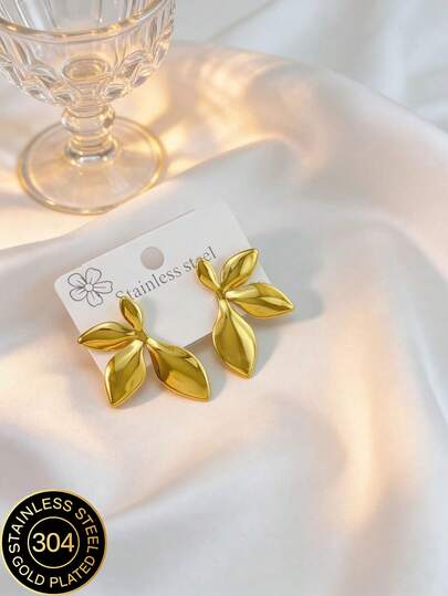 这款几何不规则形状的不锈钢耳环，叶形女士金耳环，坚固耐用，不会引起过敏反应，是女士们的迷人配饰。它们具有中东风格，是斋月装饰和礼物的理想之选，也适合作为聚会和节日的礼物。