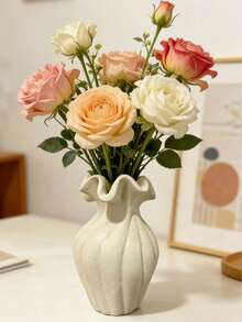 Eine handgefertigte Blumenvase, im Boho-Stil mit wellenförmigem Dekordesign und blütenförmigem Ausguss. Eine einfache Tischdekoration für Zuhause, ein rustikales Geschenk für Wohnzimmer oder Schlafzimmer. Erhältlich in den Größen M/L/XL. - A - Übersicht 11