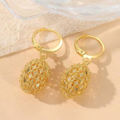 优雅奢华的镀金镶嵌耳环，经典创意镂空铜质花卉图案球形耳环，适合日常、节日及各种场合佩戴，是送给女士的精致礼物。