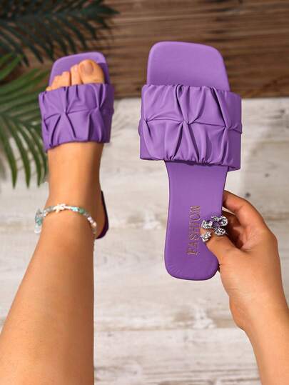 1 đôi dép lê nữ mùa hè cỡ lớn, kiểu dáng rộng rãi, có quai xỏ ngón, kiểu dáng thoải mái, đa năng, thích hợp đi ngoài trời và đi biển, màu đen trơn, đế bằng.