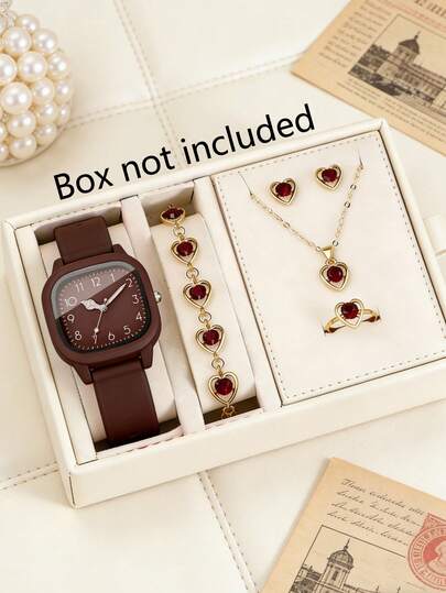 Bộ 6 món đồng hồ nữ thạch anh hình trái tim màu đỏ nâu cổ điển, thuộc bộ sưu tập phụ kiện dành cho nữ, bao gồm một đồng hồ mặt vuông màu nâu, một vòng tay hình trái tim đính kim cương đỏ, dây chuyền, bông tai và nhẫn. Dây đeo silicon màu nâu kết hợp với mặt số đơn giản thể hiện phong cách cổ điển nhẹ nhàng và thanh lịch.