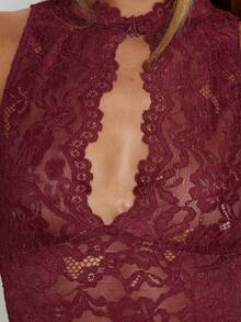 Women's Lace Tank Top Y2K Sheer Lace Slim Fit Blouse Summer Front Keyhole Slim Fit Vest Crew Neck Crop Tops Elegant Lace Cami Tops Casual Going Out Blouse - 酒紅色 - 查看 2