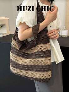 这款全新旅行针织包采用棕色撞色条纹设计，是一款百搭时尚的单肩包/手提包/托特包。其大容量和敞口设计兼具时尚与实用性，适合日常通勤。同时，它也散发着轻松休闲的度假气息，是海滩之旅和购物的理想之选。 - 棕色 - 查看 3