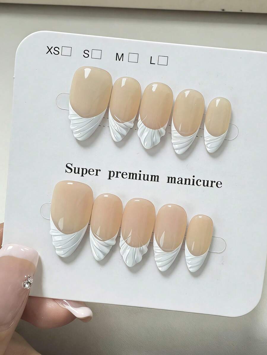 10片纯手工制作的长杏仁形美甲贴片，白色和香槟色，带有立体贝壳图案，法式可爱时尚，Y2K风格，柔和闪光，适合女性和女孩，春夏秋冬，节日和日常生活均可使用。 - 白色 - 查看 1