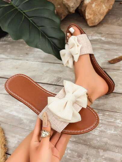青少年春夏新款时尚透气拖鞋，蝴蝶结装饰，纹理材质，平底露趾，简约百搭米色拖鞋