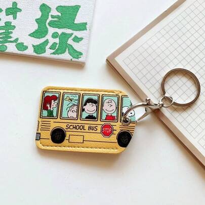 SNOOPY 1个2026年热门史努比公交卡套，采用水滴形矩形设计，并配有实用钥匙扣。卡通公交图案可爱清新，硬壳材质经久耐用且防刮，可有效保护公交卡、门禁卡和校园卡。