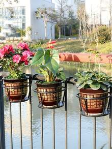Estantería colgante de macetas de flores de hierro forjado con ganchos, soporte colgante de cestas de plantas de metal, estantería colgante de flores, adecuada para vallas, patios, balcones y plantas de exterior; estantería de barandilla de hierro redonda para macetas de suculentas y plantas verdes de balcón - A - Ver 4