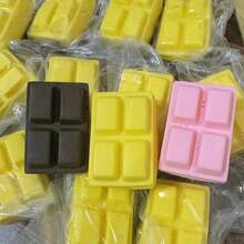 4槽巧克力慢回弹牛奶香味挤压玩具，MEIJII巧克力慢回弹挤压玩具，PU软湿慢粘逼真PU巧克力慢回弹手指玩具礼品，（随机包装）柔软粘稠的质地带来放松体验。按压时轻柔回弹，缓解压力。采用逼真的面包和蛋糕造型。 - 彩色 - 查看 5